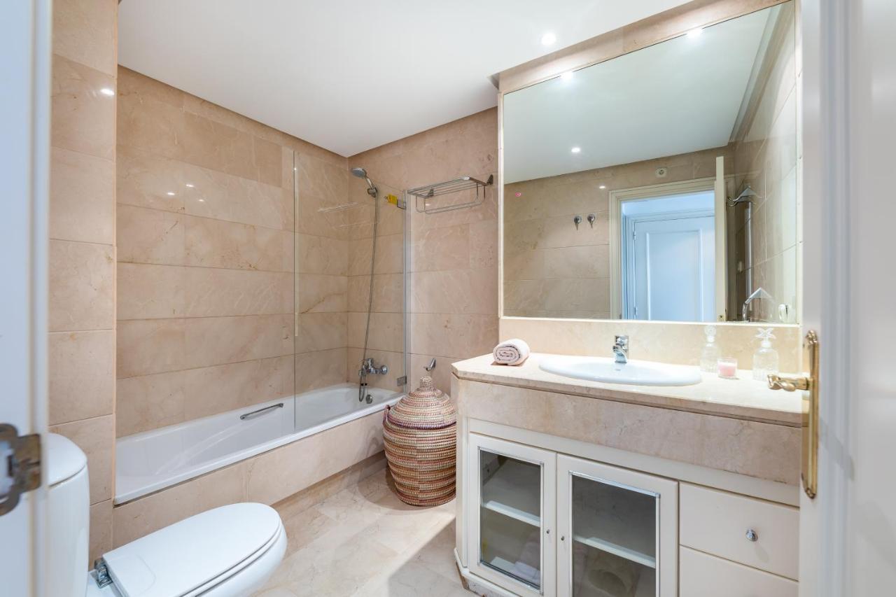 Apartment In Puerto Banus With Pool Views And Parking *