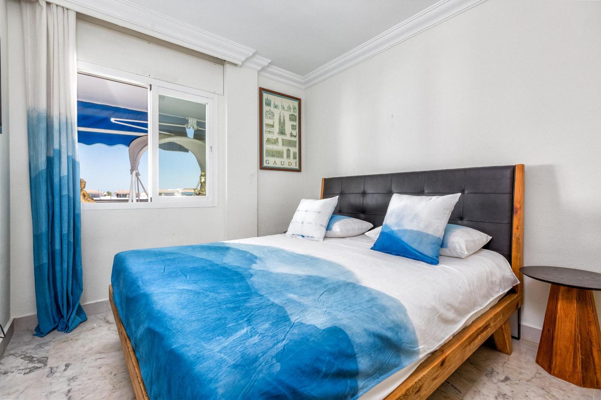 Apartamento In Puerto Banus With Pool Views And Parking