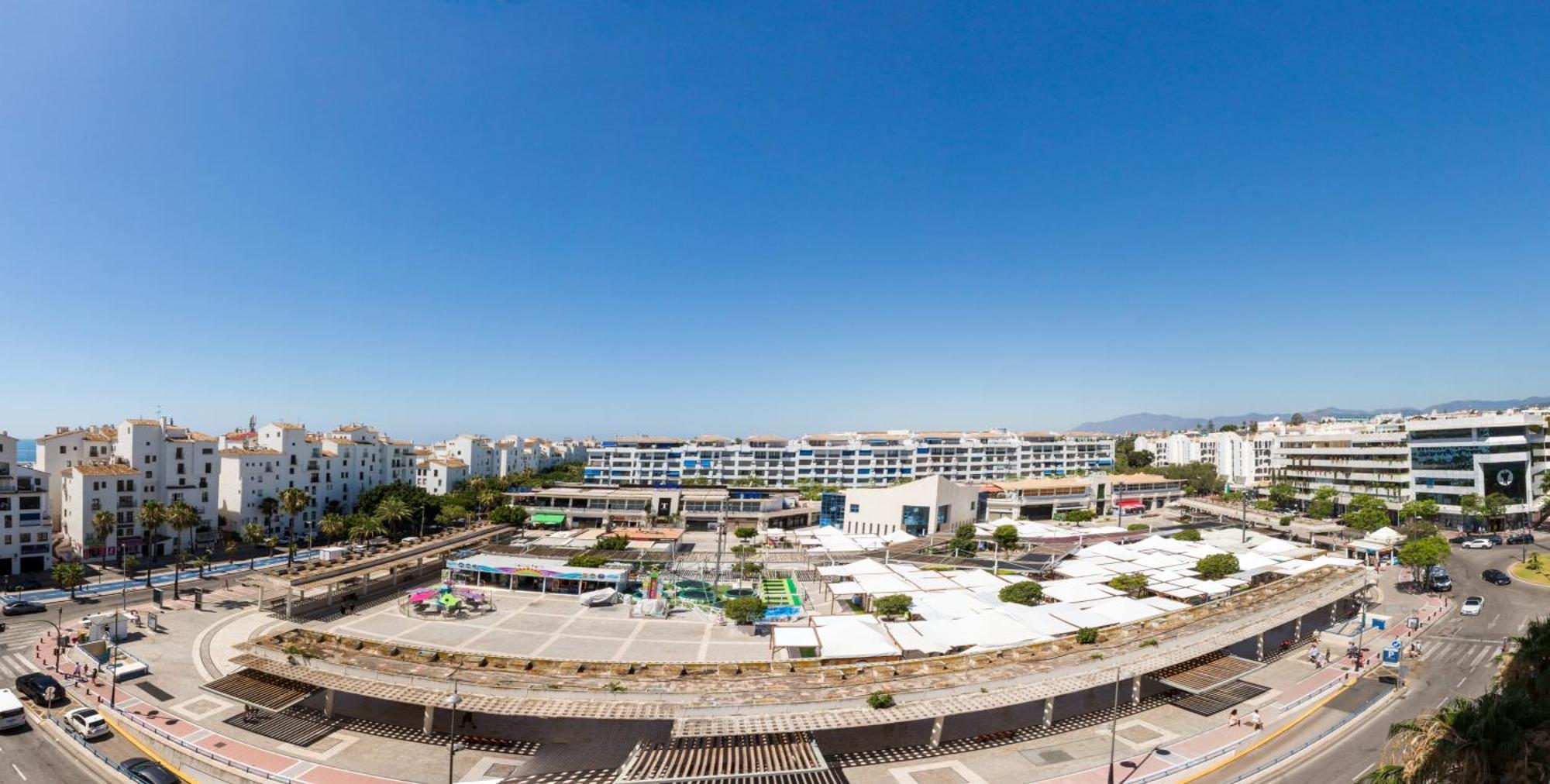 Apartamento In Puerto Banus With Pool Views And Parking